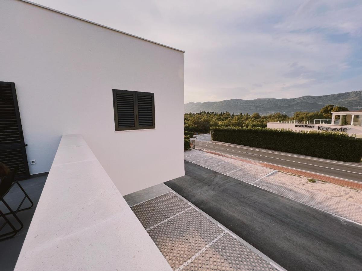Dawn & Dusk - Modern Two Bedroom Apartment With Mountain Views Čilipi Eksteriør billede