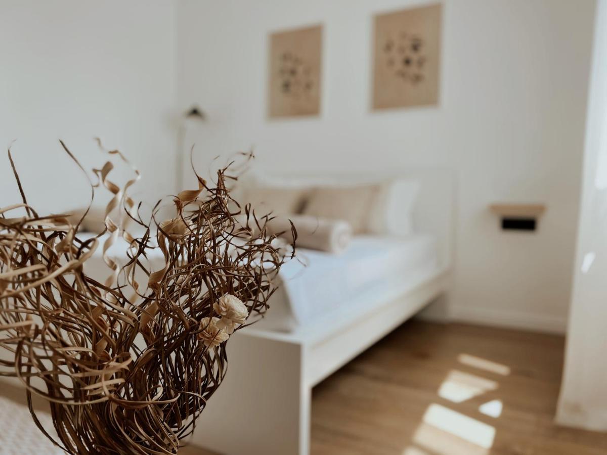 Dawn & Dusk - Modern Two Bedroom Apartment With Mountain Views Čilipi Eksteriør billede