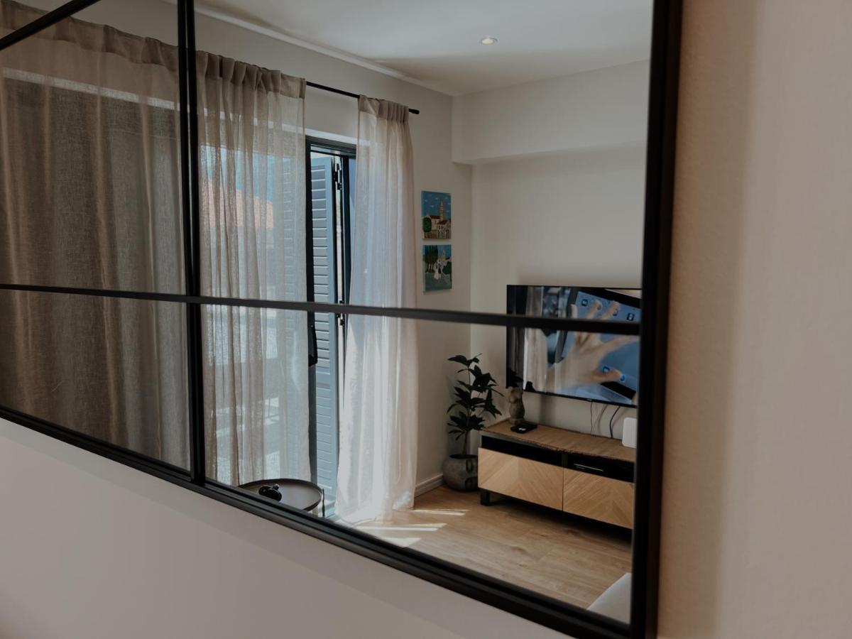 Dawn & Dusk - Modern Two Bedroom Apartment With Mountain Views Čilipi Eksteriør billede
