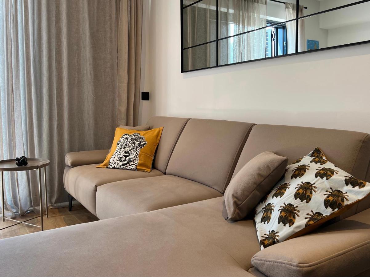 Dawn & Dusk - Modern Two Bedroom Apartment With Mountain Views Čilipi Eksteriør billede