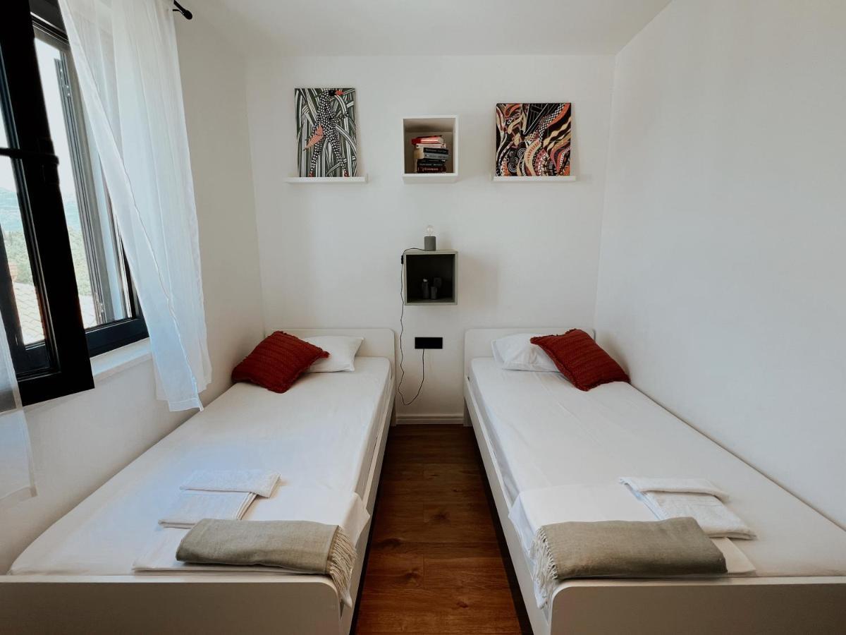 Dawn & Dusk - Modern Two Bedroom Apartment With Mountain Views Čilipi Eksteriør billede