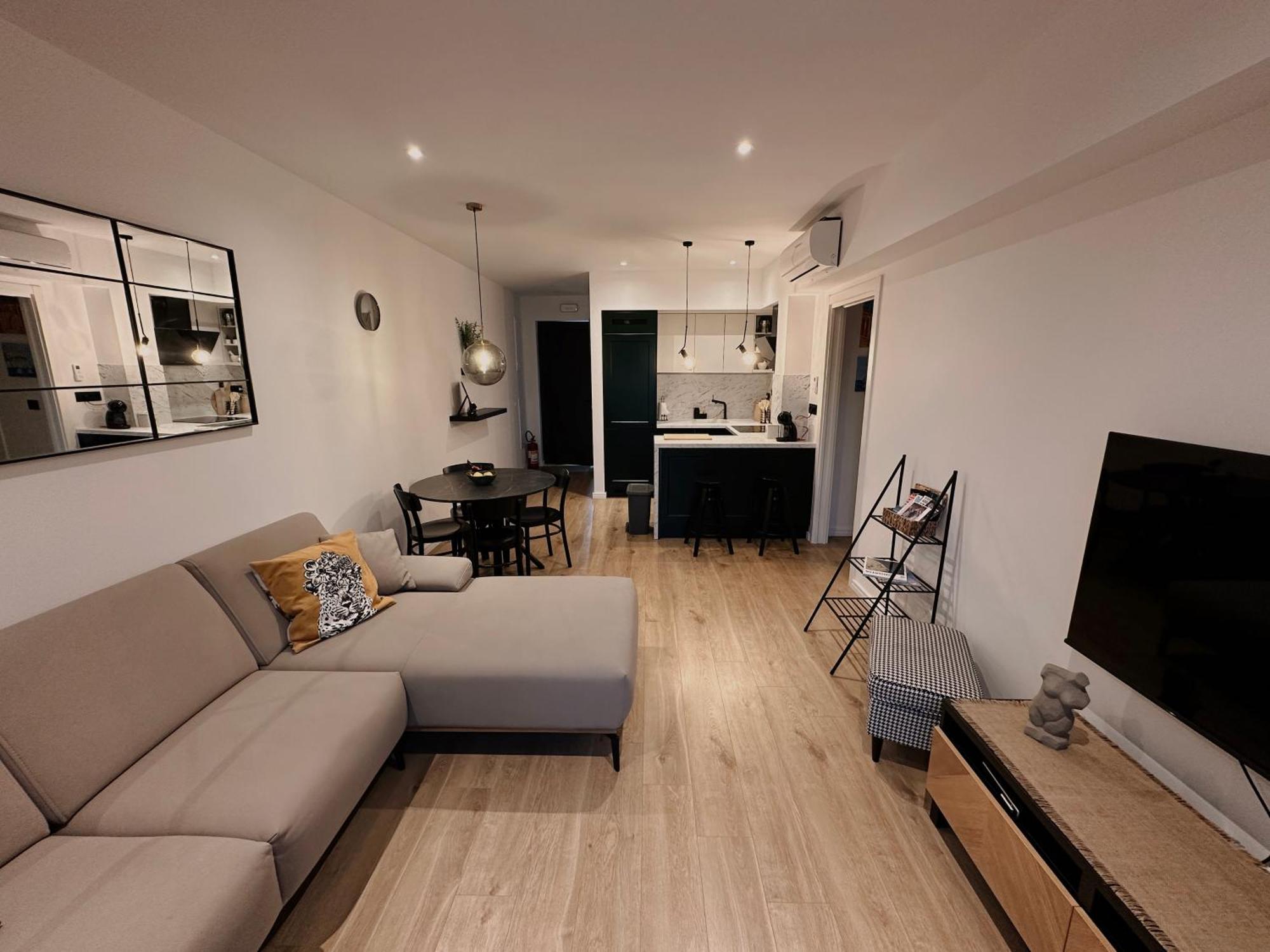 Dawn & Dusk - Modern Two Bedroom Apartment With Mountain Views Čilipi Eksteriør billede