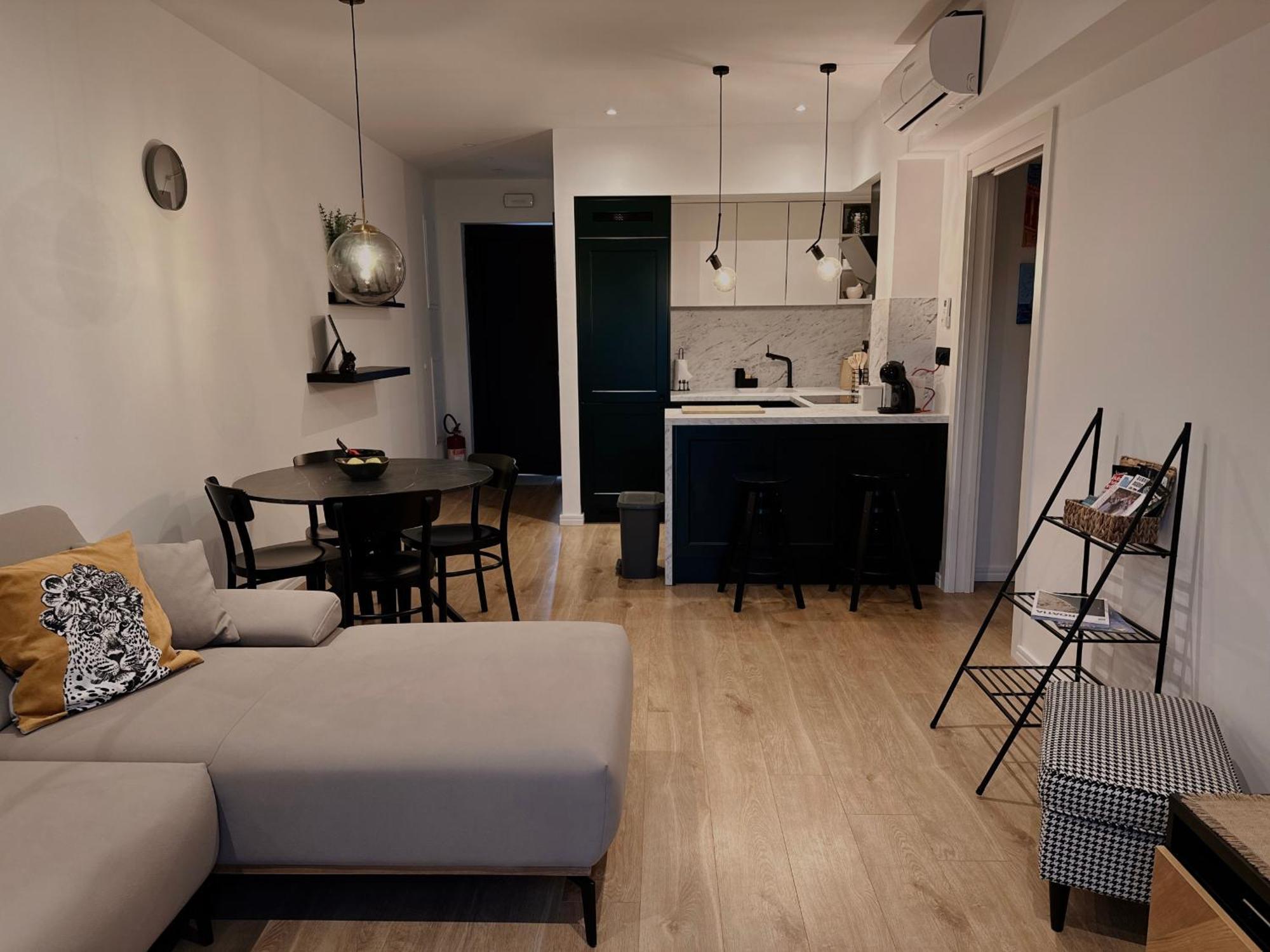 Dawn & Dusk - Modern Two Bedroom Apartment With Mountain Views Čilipi Eksteriør billede